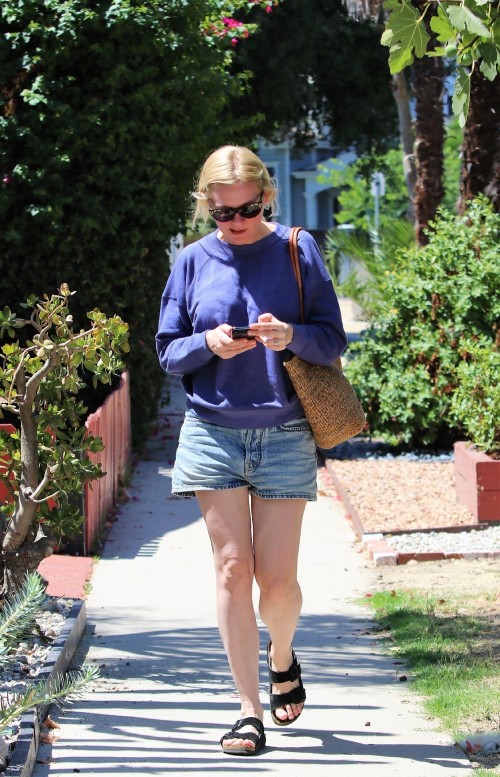 Studio City, CA  - *EXCLUSIVE*  - Kirsten Dunst is out with her fiancee Jesse Plemmons in laidback f
