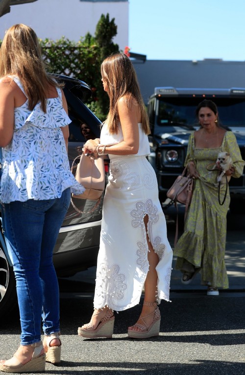 Beverly Hills, CA  - *EXCLUSIVE*  - Actress Sofia Vergara was spotted taking some photos with family