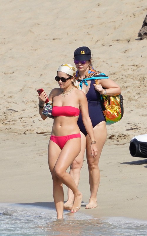 Rita Ora with friends and parents on the beach in Saint Barts, on December 21th 2019.Pictured: Ref: 