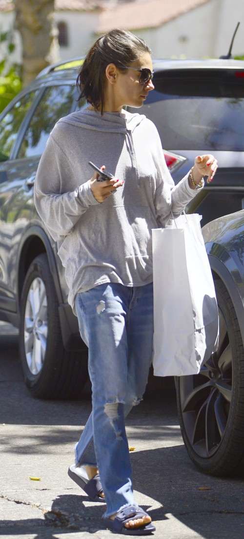07/08/2018 EXCLUSIVE: Mila Kunis is spotted shopping in Los Angeles. The 34 year old actress could b