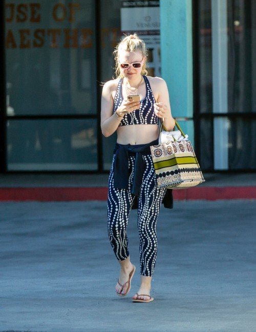Los Angeles, CA  - *EXCLUSIVE*  - Dakota Fanning looking very sweaty and red faced after an exercise