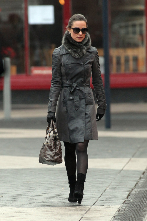 BAUER-GRIFFIN.COM****NO GERMANY / SWITZERLAND****Pippa Middleton, all wrapped up on a dull wet Engli