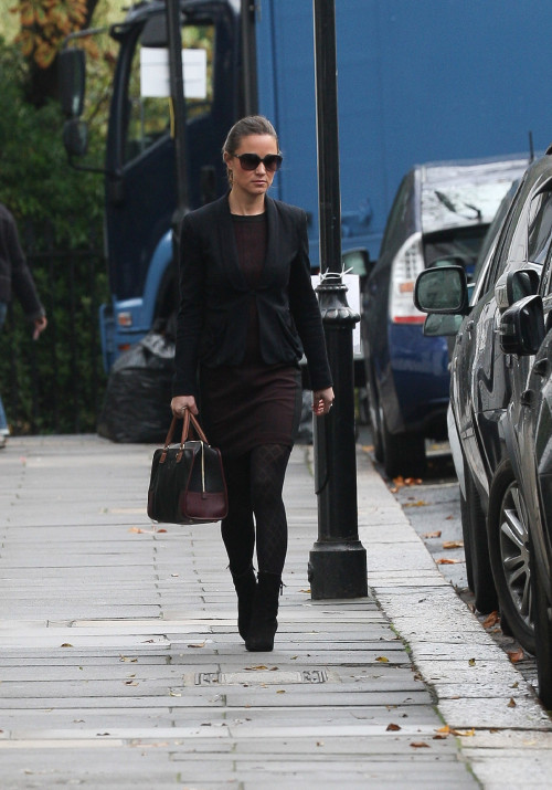 Pippa Middleton walks in South Kensigton on November 9, 2011 in London, England.Celebrity Sightings 