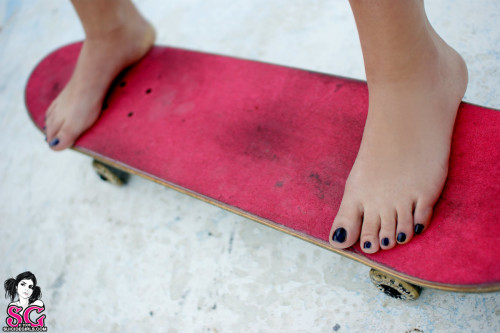 Ackley Suicide Feet 4292887