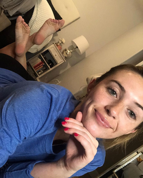 Delaney Ahern Feet 5368006