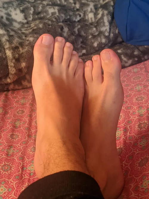 Tesão de pés de macho que me excitam tanto
